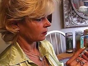 Kandi est une grand-mère en chaleur