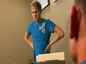 Scène gay chaude Eh bien, je suppose que tous les mecs gays n'ont pas