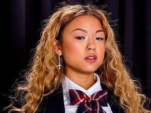 Découvrez le plaisir le plus intense alors qu'une beauté asiatique