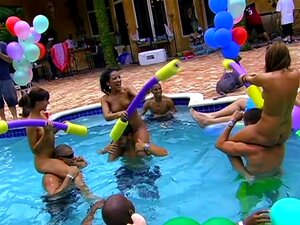 BangBros Pool Party!, C'est un été chaud cette année et quoi de