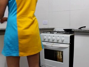 Je baise ma BELLE-MÈRE dans la CREAMPIE de la cuisine
