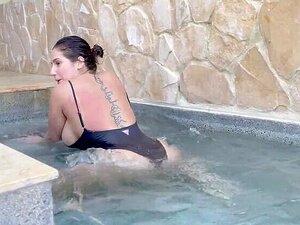 Découvrez les désirs irrésistibles d'une MILF aux courbes