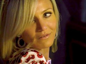 Cameron Diaz en train de baiser la voiture