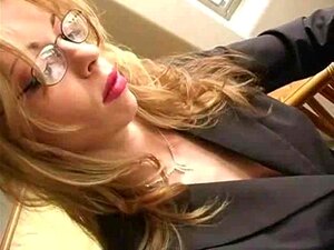 SECRÉTAIRE AU TRAVAIL (par tm)