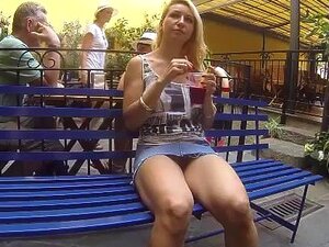 Je montre ma chatte en public en Italie