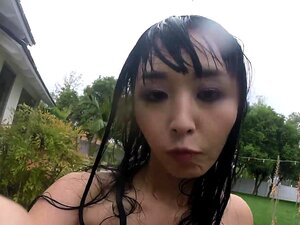 Marica Hase en lingerie sexy se masturbe dans le miroir