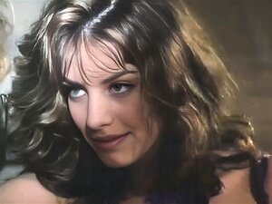 Découvrez les désirs sauvages de Crystal et Nikki dans ce film