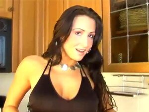 Samantha dans la cuisine