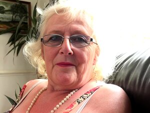 la belle-tante Judy XXX - Votre Propriétaire de GILF Lubrique, Mme