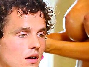 Deux masseuses à gros seins baisées par un client sur une table de