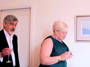 AgedLovE Mature aux gros seins fait une pipe dégueulasse