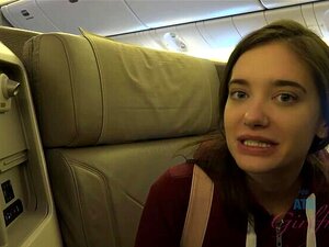 Tu emmènes Gia à Tokyo, et elle te veut du mal