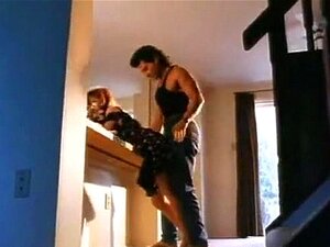 Vivez la rencontre sensuelle ultime alors qu'une séduisante MILF