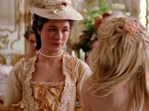 Kirsten Dunst nue - Marie Antoinette (2006)