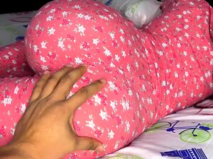 Les Fesses de Ma Belle-Fille de dix-huit Ans avec de Grosses Fesses