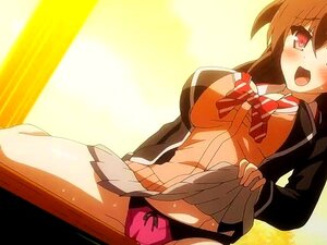 Les nanas hentai nympho travaillent leurs chattes juteuses sur de