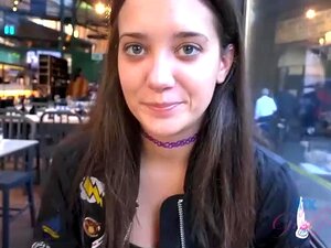 Gia Paige sort une éjaculation interne de sa chatte