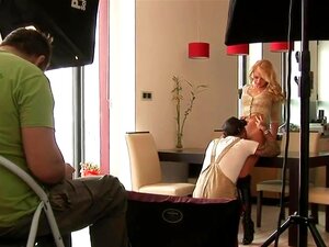 La vidéo en coulisses est très passionnée. Vous pouvez profiter de