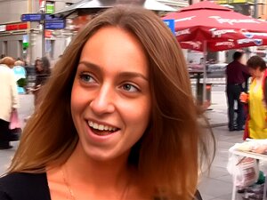 Découvrez l'excitation d'un plan à trois sauvage en public avec une