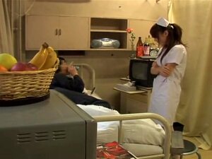 Infirmière japonaise coquine baisée dans une vidéo fétichiste