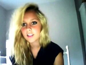 Babe à gros seins se déshabille en tube webcam