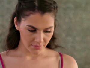 Sexy Avi reçoit un sexe chaud gratuit après un massage par