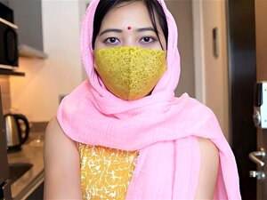 La Police Indienne Menotte Desi Pauvre Fille À Cause de Son Gros Cul