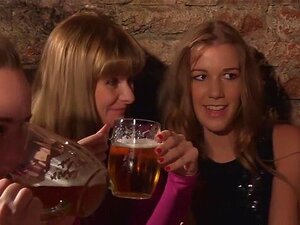 Vivez le plaisir ultime avec Alexis Crystal et Charlys Bella.