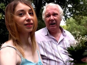 HUNT4K. Femme infidèle va unir sa chatte à son amant récent et