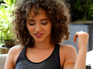 21 SEXTURY-La Superbe Geisha Kyd Fait Jouir Un Homme Avec Ses Jolis