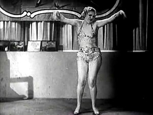 Fatima taquine avec sa danse amoureuse (vintage des années 1940)