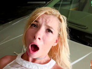 Kenzie Reeves avale une bite de mec pour une virée. Déterminée à