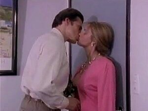 Gail Harris - La baisée au bureau