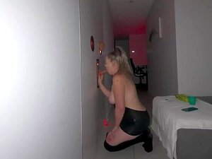 Ashley se fait baiser par des inconnus avec une creampie dans un vrai