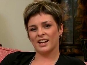 Isabel Ice est une MILF britannique chaude. Isabel Ice est une MILF