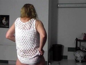 MILF dégueulasse se fait remplir les nichons après le lapdance. Il