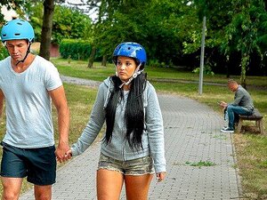 HUNT4K Le pauvre gars pour de l'argent permet à un inconnu de faire