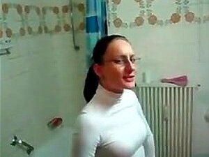 Une fille sage devient folle avec des bites Mignonnes