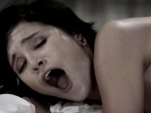 La mignonne baby-sitter se fait baiser brutalement par un fétiche. La