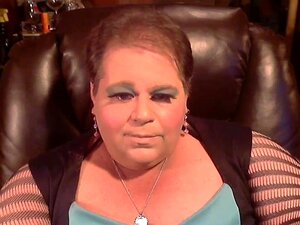 Découvrez cette éblouissante BBW sissy s'amuser en solo devant sa