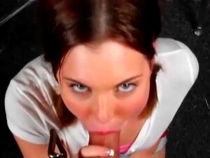 Éjaculation faciale érotique pour une mignonne