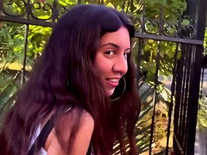 Une mignonne fille baisée avec des inconnus pour de l'argent. Falcon