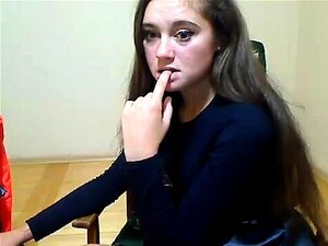 Une mignonne webcam roumaine amateur se masturbe