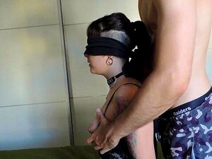 Baisée les yeux bandés, éjaculation et éjaculation faciale