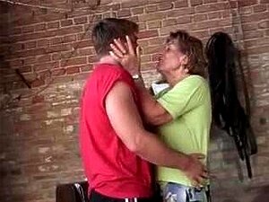 Mémé en train de baiser