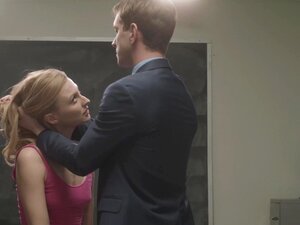 Plus profond. Alexa Grace se fait baiser à sa manière perverse avec