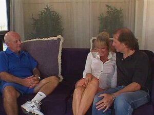 Femme mûre a profité d'un sexe sauvage avec une star du porno