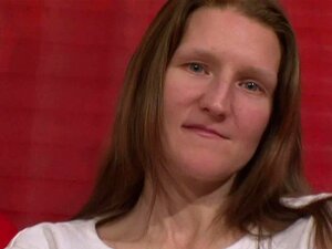 MILF allemande jouant avec sa chatte