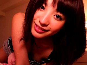 Dani, sans culotte, masturbation matinale