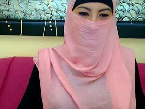 Vraies filles arabes timides nues seulement sur des cybersalopes